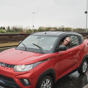 Mahindra kuv 100 suv economici