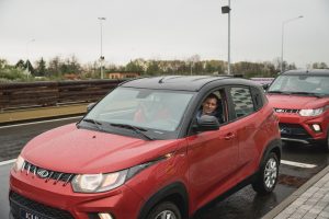 Mahindra kuv 100 suv economici