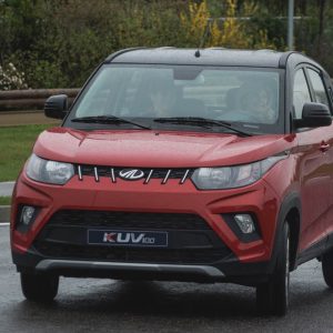 Mahindra kuv 100 suv economici