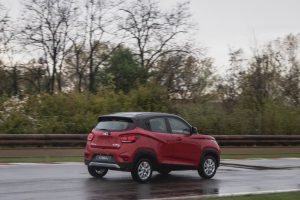 Mahindra kuv 100 suv economici