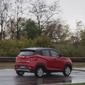 Mahindra kuv 100 suv economici