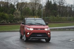 Mahindra kuv 100 suv economici