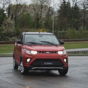 Mahindra kuv 100 suv economici