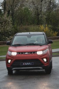 Mahindra kuv 100 suv economici