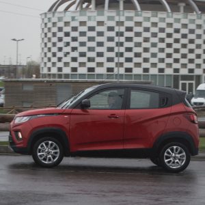 Mahindra kuv 100 suv economici