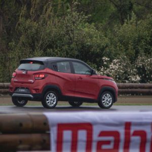 Mahindra kuv 100 suv economici