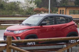 Mahindra kuv 100 suv economici