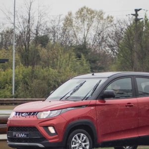 Mahindra kuv 100 suv economici