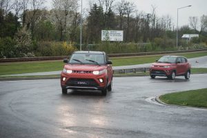 Mahindra kuv 100