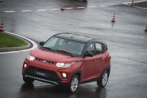 Mahindra kuv 100